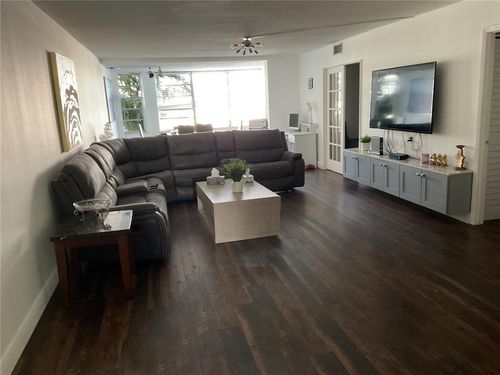 1-1660 Ne 191st St, Miami, FL, 33179-4100 | Card Image