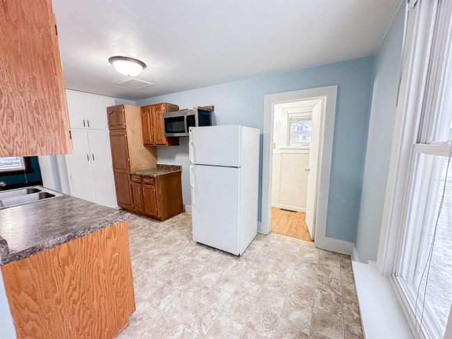 Kitchen / Bathroom | Image 6
