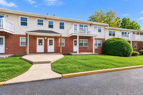 f164-1 Hemlock Drive, Islip, NY, 11706 | Card Image
