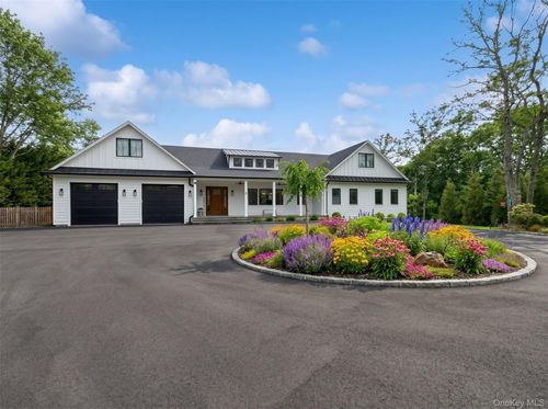 47 Old Riverhead Rd, Hampton Bays, NY, 11946-4124 | Card Image