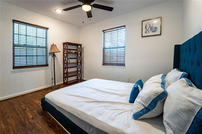 9305 Emnora Ln, House other with 2 bedrooms, 2 bathrooms and 1 parking in Houston TX | Image 12