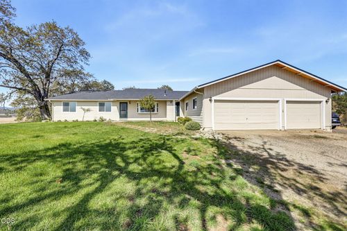 4272 Beagle Rd, White City, OR, 97503-9511 | Card Image