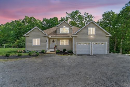 30 Forest St, Newbury, MA, 01922-1003 | Card Image