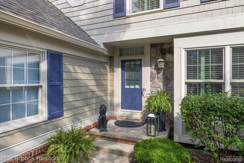 2531 Essex Ln, Bloomfield Hills, MI, 48304-1461 | Card Image