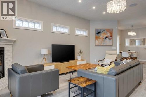 2-219 17 Ave Ne, Calgary, AB, T2E1L9 | Card Image