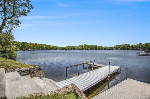 11393 Outer Dr, Pinckney, MI, 48169-9010 | Card Image