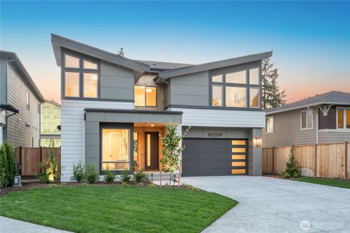10209 125th Ave Ne, Kirkland, WA, 98033-8813 | Card Image