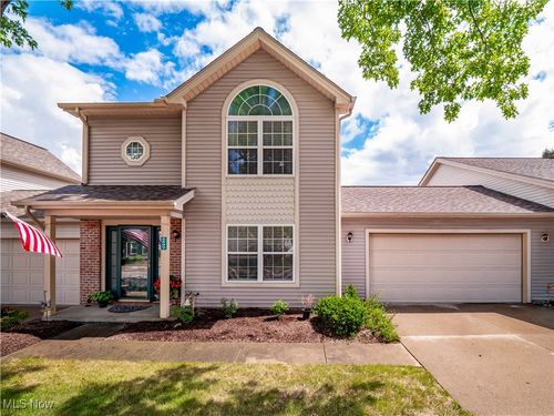 6809 Meadow Ln, Middleburg Heights, OH, 44130-8384 | Card Image