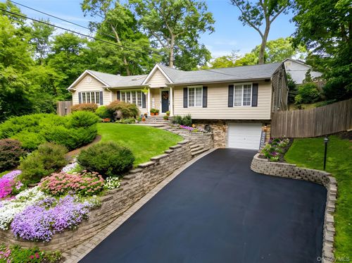 27 Ferndale Ave, Miller Place, NY, 11764-2314 | Card Image