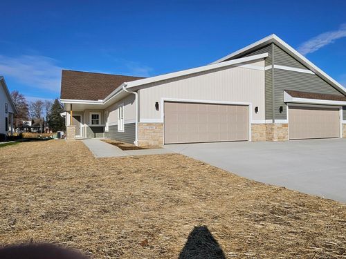 34-3717 Newcastle Dr, Janesville, WI, 53546-8813 | Card Image