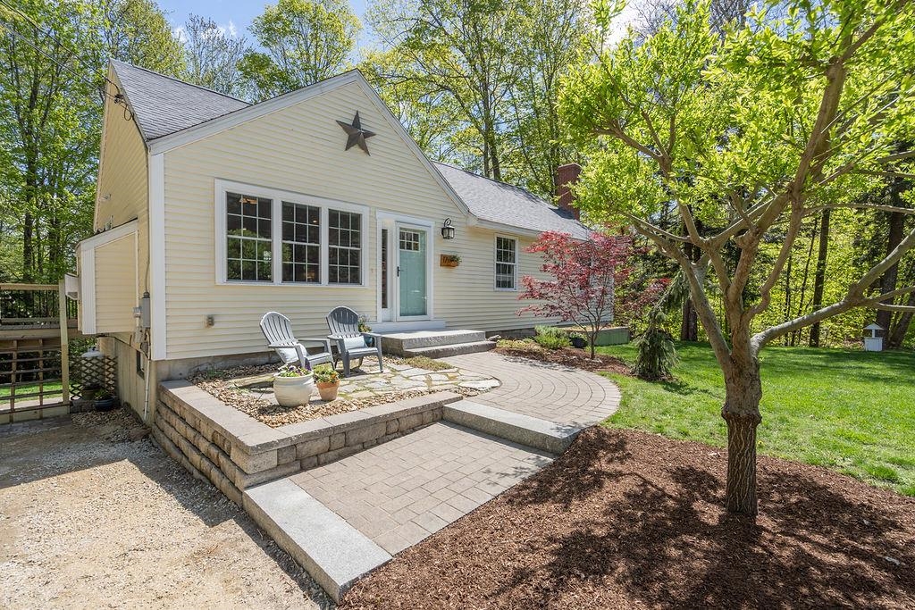 Viviana Dr, Farmington, NH 03835