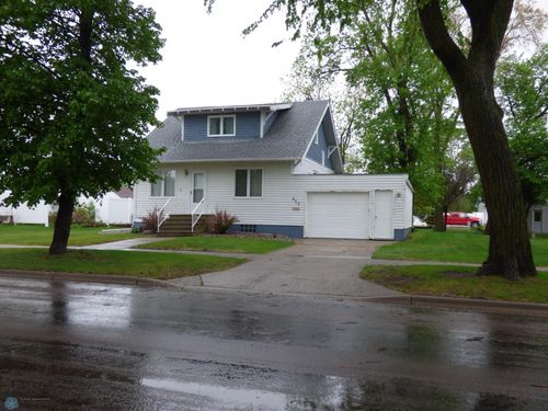 423 9th St N, Wahpeton, ND, 58075-4006 | Card Image