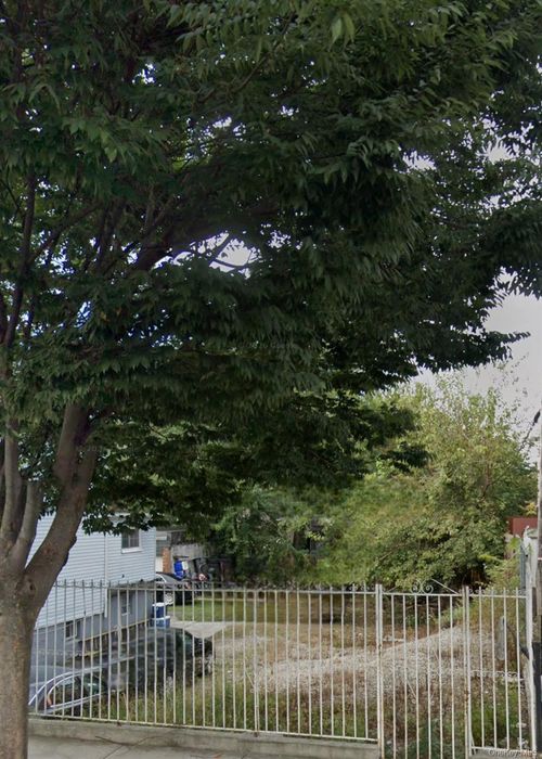 526 Logan St, Brooklyn, NY, 11208-2528 | Card Image