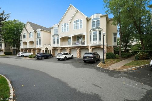 420 Turlington Ct, Livingston, NJ, 07039-8266 | Card Image