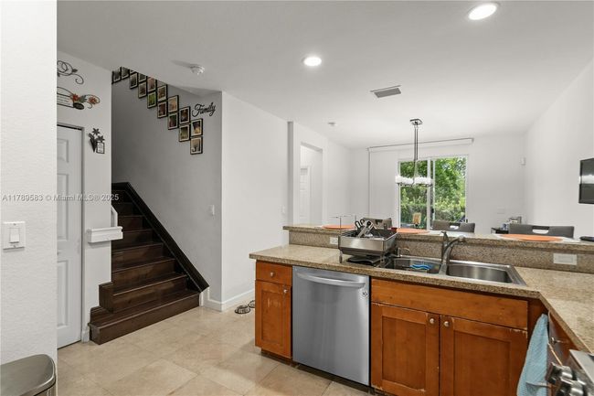 7514 Nw 108 Th Path, Townhouse with 3 bedrooms, 3 bathrooms and null parking in Doral FL | Image 38