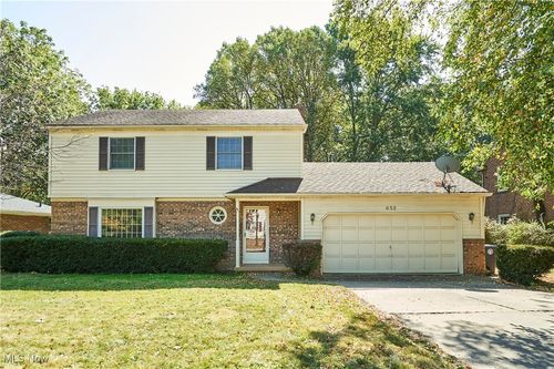 652 Palisades Dr, Akron, OH, 44303-1706 | Card Image