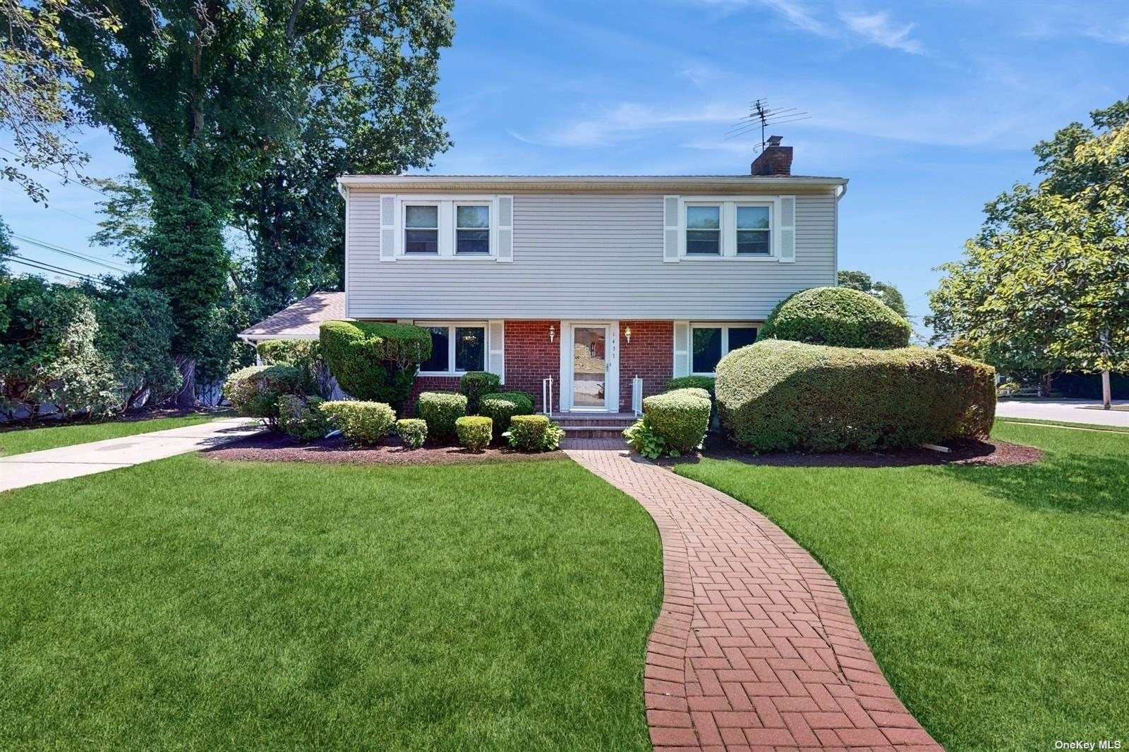 California St, Rockville Centre, NY 11570