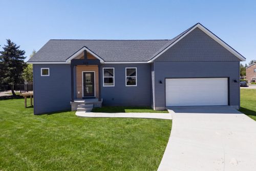 243 W Gardner St, Sparta, MI, 49345-1722 | Card Image