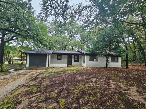 920 Red Bud Dr, Azle, TX, 76020-2342 | Card Image