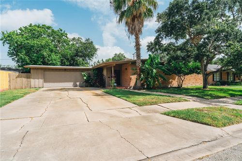 606 Dolphin Pl, Corpus Christi, TX, 78411-2216 | Card Image