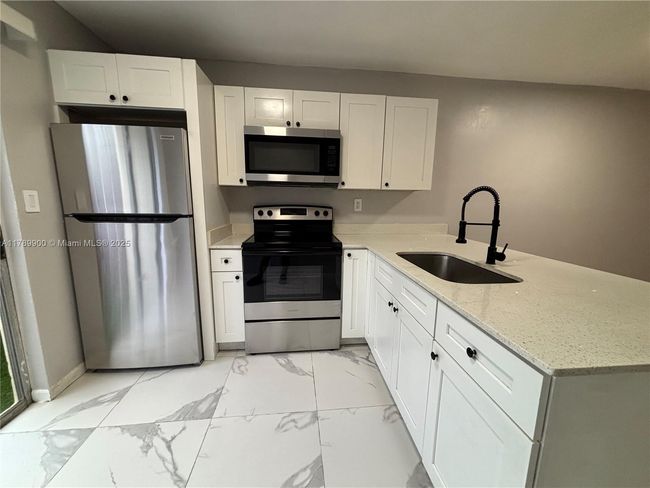 APT-1 - 3203 Nw 5 Th Ter, Home with 2 bedrooms, 2 bathrooms and null parking in Pompano Beach FL | Image 5