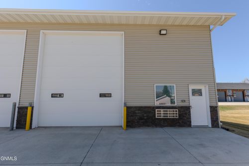 4050 21st St Se, Mandan, ND, 58554-1354 | Card Image