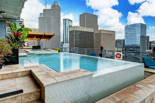 9422-2000 Bagby St, Houston, TX, 77002-8592 | Card Image
