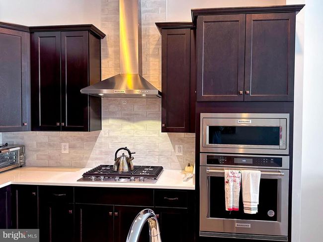 18989 Coral Reef Sq, Townhouse with 3 bedrooms, 3 bathrooms and null parking in Lansdowne VA | Image 10