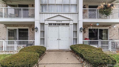 17-38226 Ann Arbor Trail, Livonia, MI, 48150 | Card Image