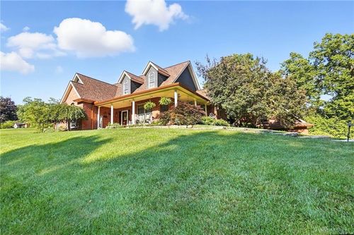 589 W Eva Cir, Springfield, OH, 45504-3766 | Card Image