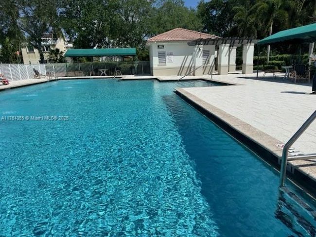 495 Carrington Ln, House other with 4 bedrooms, 3 bathrooms and null parking in Weston FL | Image 20