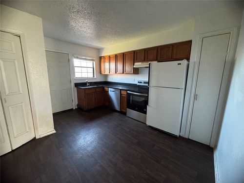 632 S Rogers Rd, Irving, TX, 75060-3701 | Card Image