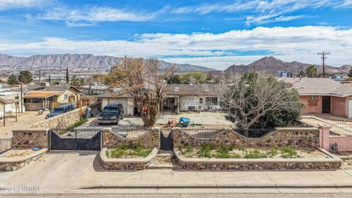 207 Edgewood Dr, Sunland Park, NM, 88063-9250 | Card Image