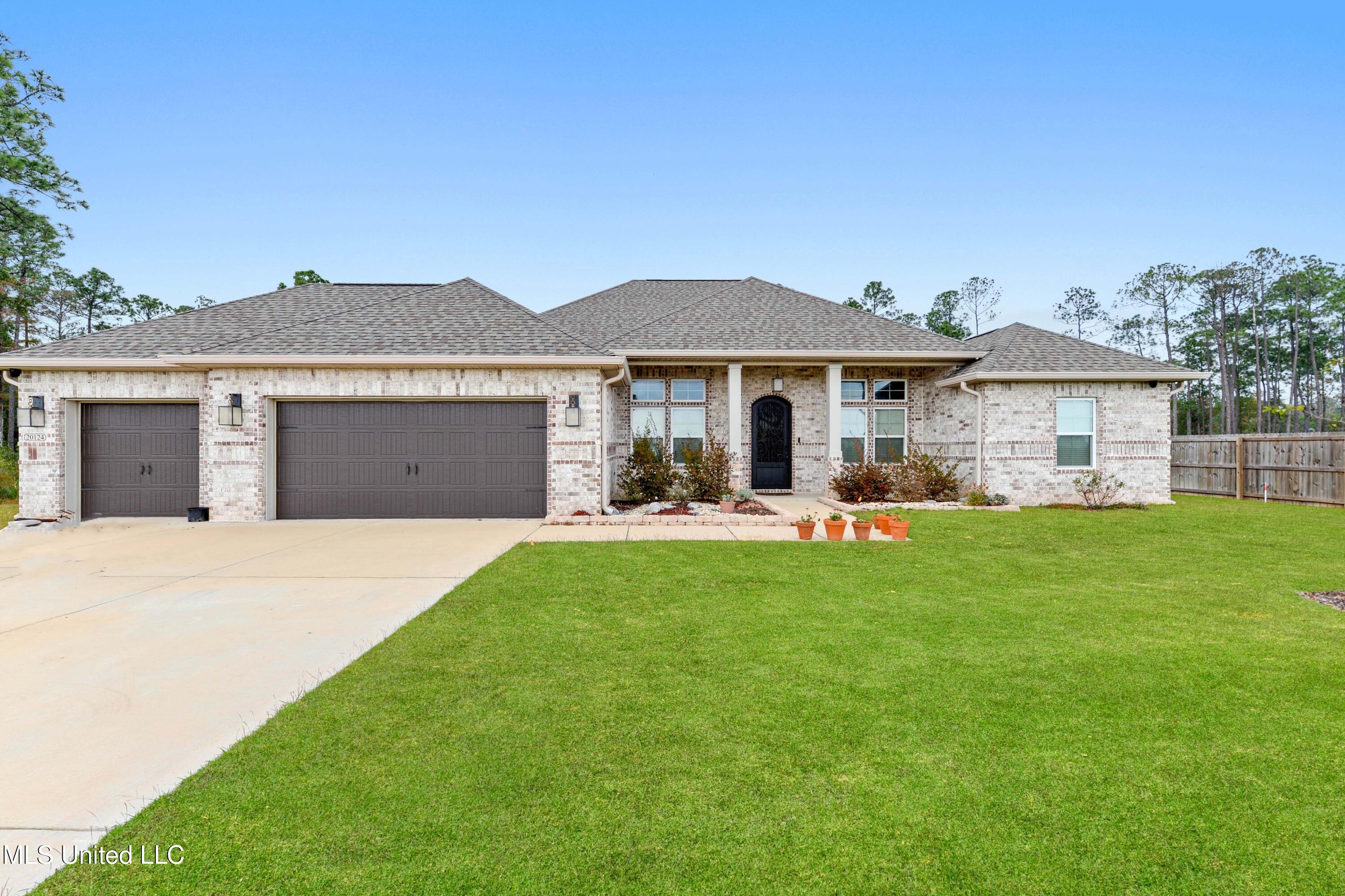 20124 Landon Road, For Sale in Gulfport - Zoocasa