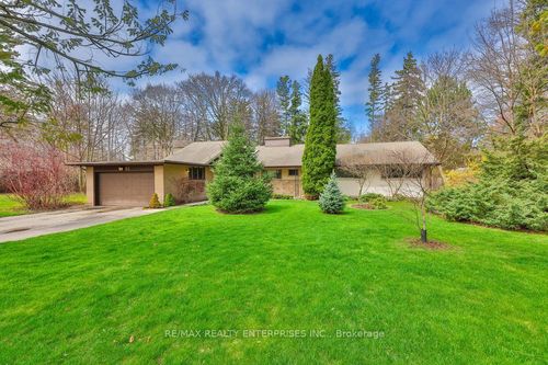 35 Hollyrood Heights Drive, Mississauga, ON, L5G2H2 | Card Image