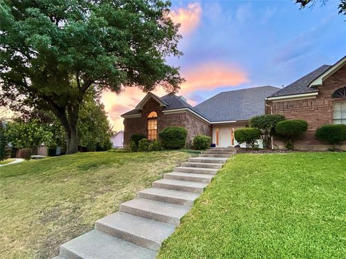 9334 Highedge Cir, Dallas, TX, 75238-2585 | Card Image