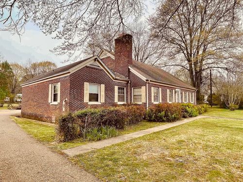 322 Poplar Ave E, Selmer, TN, 38375 | Card Image