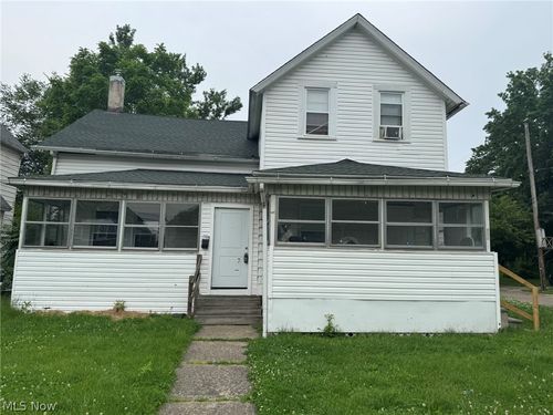 676-674-676 Carlysle St, Akron, OH, 44310-2928 | Card Image