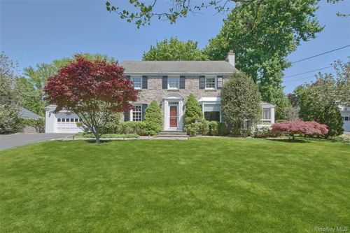 71 Heatherbloom Rd, White Plains, NY, 10605-2807 | Card Image