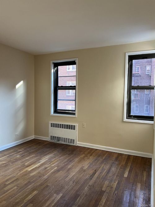 apt-418-69 108th St, Forest Hills, NY, 11375-4330 | Card Image