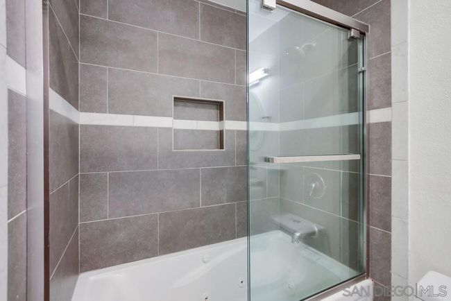 Bathroom | Image 18