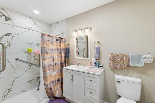 124 S 4th St, Mcloud, OK, 74851-8116 | Card Image