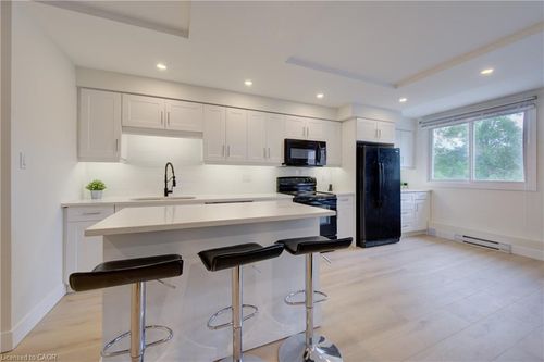 261-40 Tannery St E, Cambridge, ON, N3C2B9 | Card Image