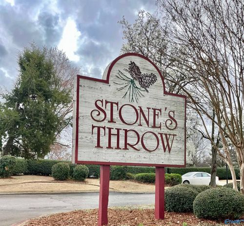 na-1012 Stones Throw Dr Nw, Huntsville, AL, 35806-3526 | Card Image