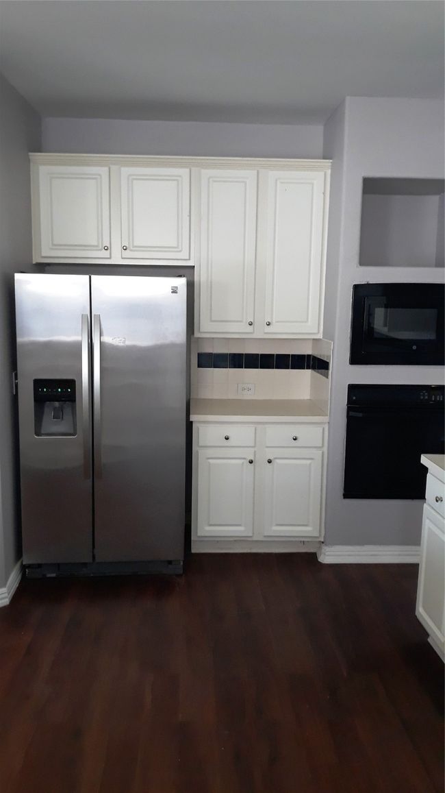 STAINLESS STEEL REFRIGERATOR INCLUDED! | Image 11