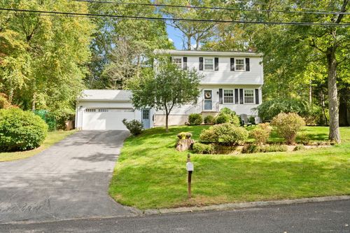 8 Alscot Dr, East Lyme, CT, 06333-1301 | Card Image