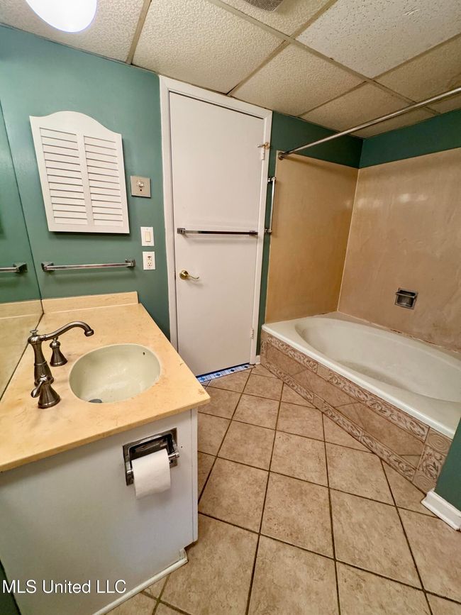 Bathroom | Image 22