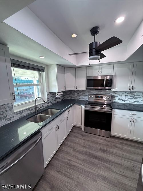 8b-200 Valley Stream Drive, NAPLES, FL, 34113 | Card Image