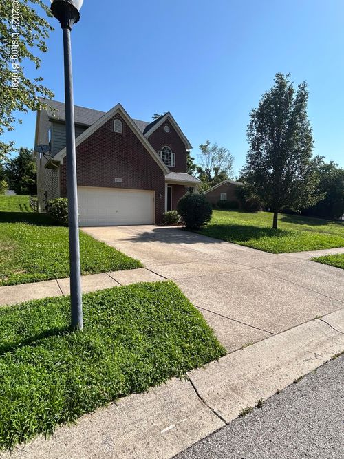 9715 Collier Ln, Louisville, KY, 40291-3183 | Card Image
