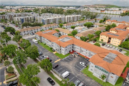 apt-315-120 Royal Palm Rd, Hialeah Gardens, FL, 33016-4614 | Card Image